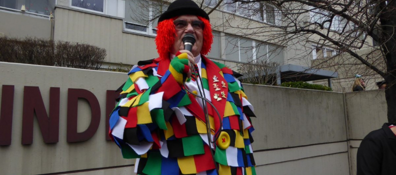 Rot-Weiß und Lappenclown – Karneval beim CfWP