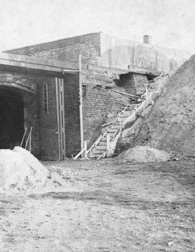 Im Bau, schön zu sehen ist die Konstruktion der Gewölbe