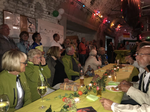 Feiern im Bootskeller (Grotte)