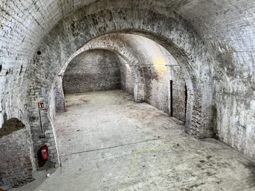 Im hinteren Keller wird nächstes Jahr eine Zwischendecke als zusätzliche Lagermöglichkeit eingebaut.